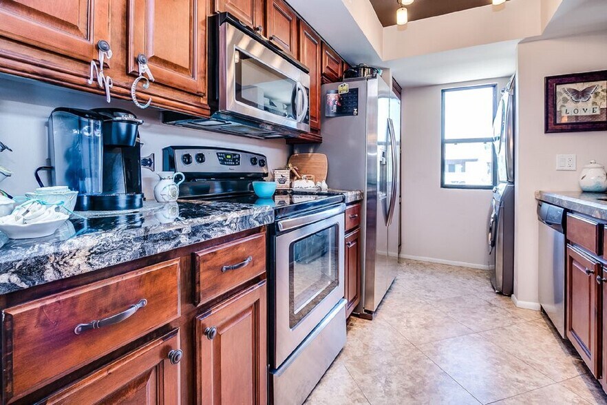 Building Photo - 7950 E Starlight Way