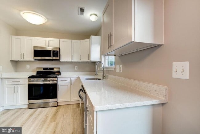 Building Photo - 4719 Springmaid Ln