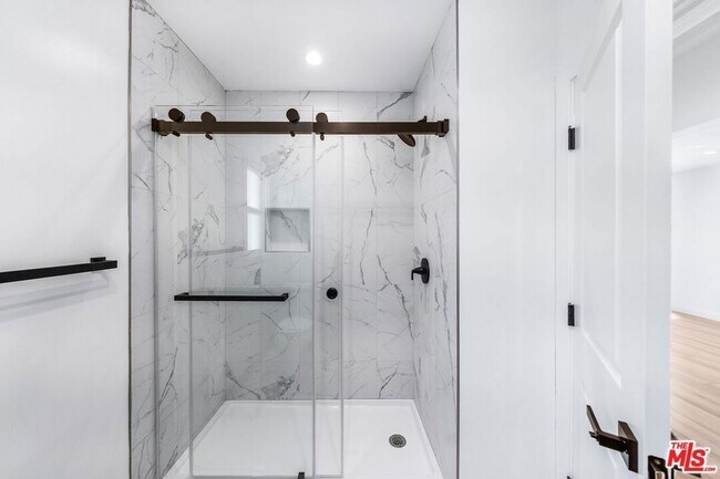 Building Photo - 1258 Mariposa St