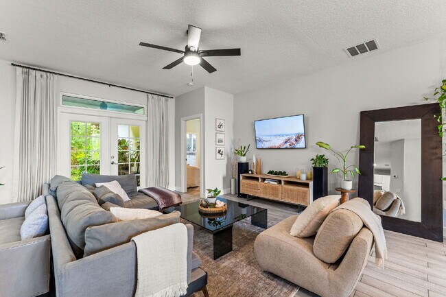 Building Photo - Charming 3-Bed with 2 Baths Oasis in St. C...