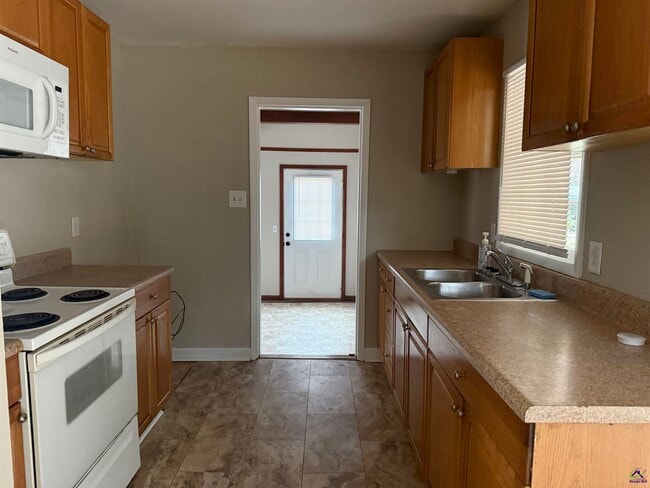 Building Photo - 417 Willow Ave