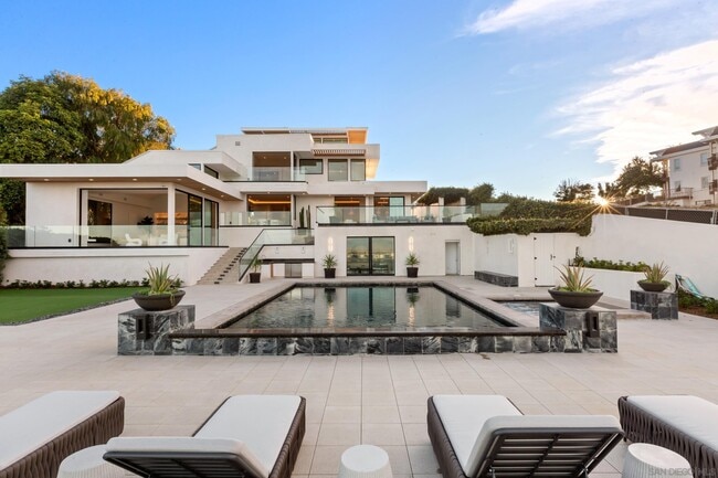 Building Photo - 2082 Via Casa Alta