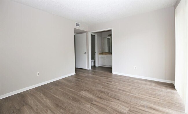 Building Photo - 13611 Ravensway Dr