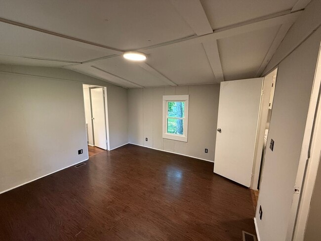 Building Photo - 2 bedroom 2 full bath single wide trailer