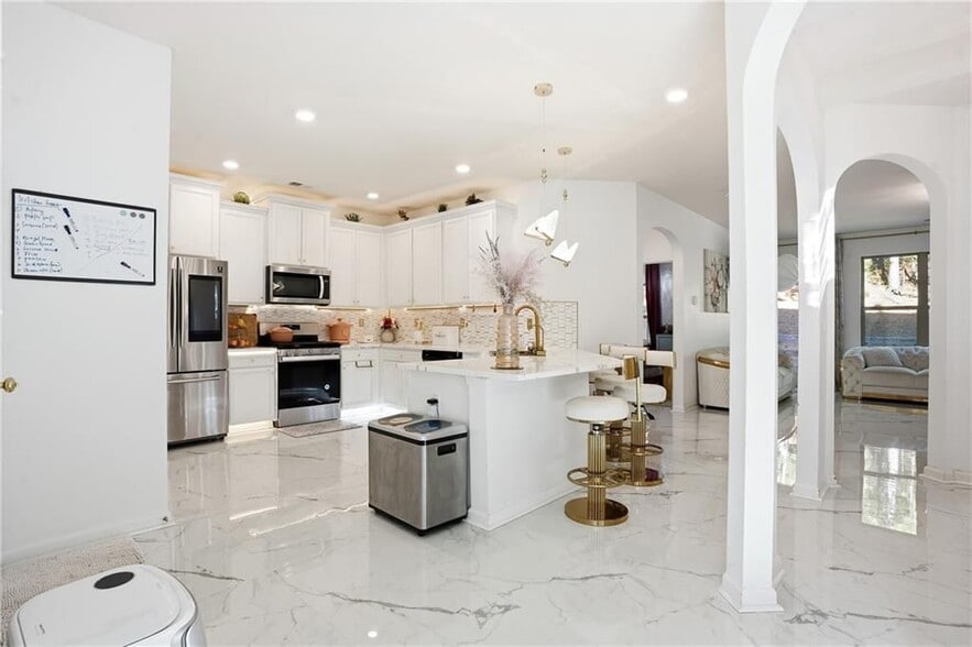 Building Photo - 341 Emporia Loop