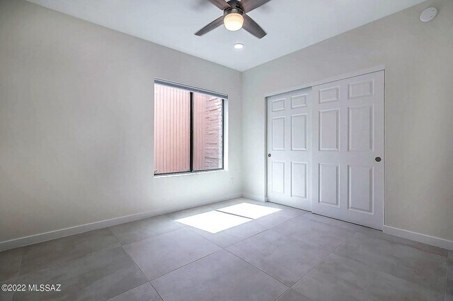 Building Photo - 4989 N Territory Ave