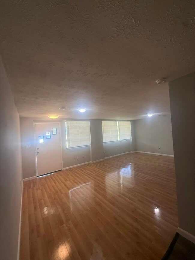 Building Photo - 1225 Buckley Ave
