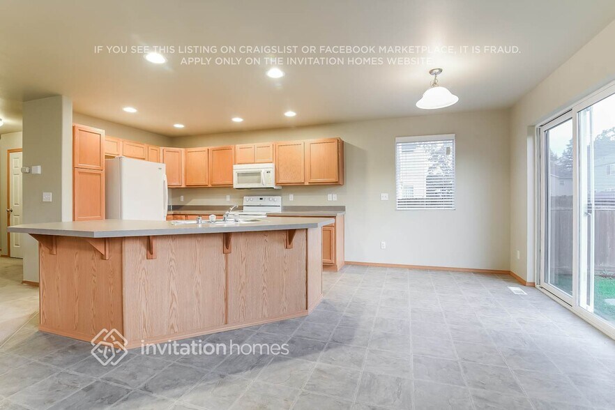 Building Photo - 17729 16th Ave E