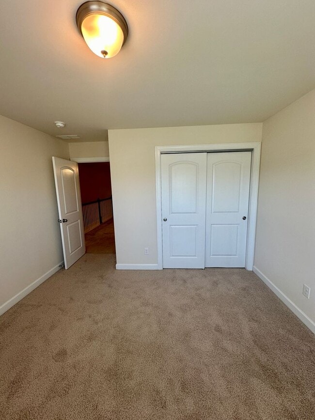 Building Photo - Spacious 3BR Townhouse in Berewick