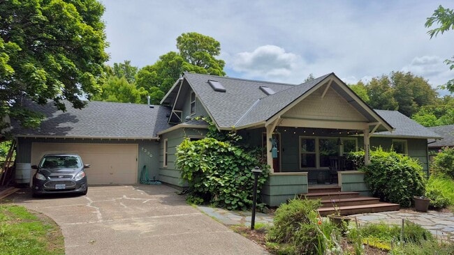 Building Photo - 7330 SW 53rd Ave