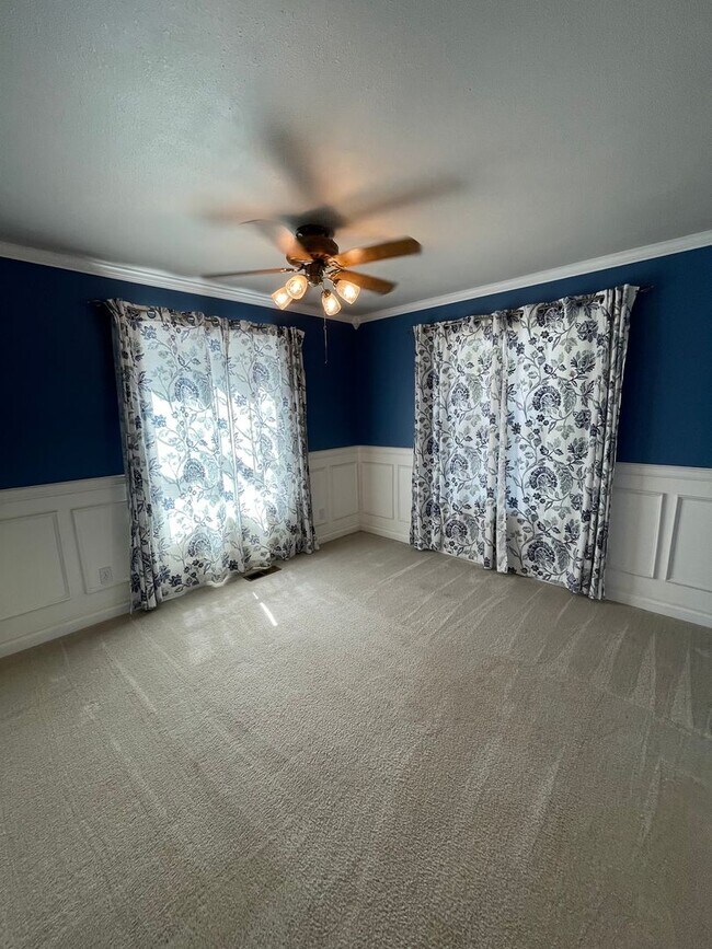 Building Photo - Beautiful 3 bed 2 bath - pets allowed! ***...