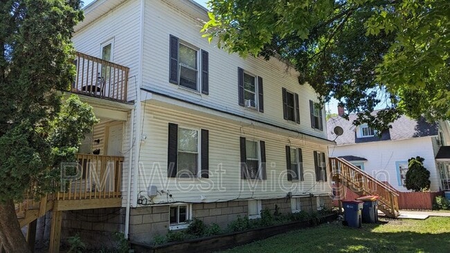 Building Photo - 1051 Pine Ave NW