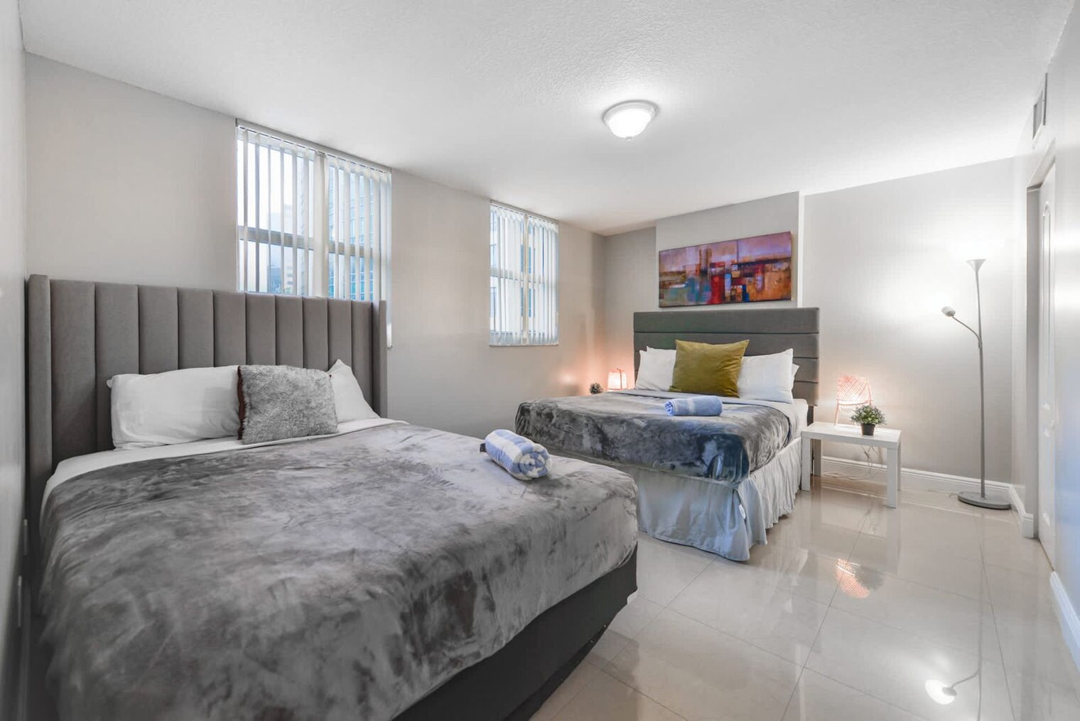 Building Photo - 1 SE 12th St