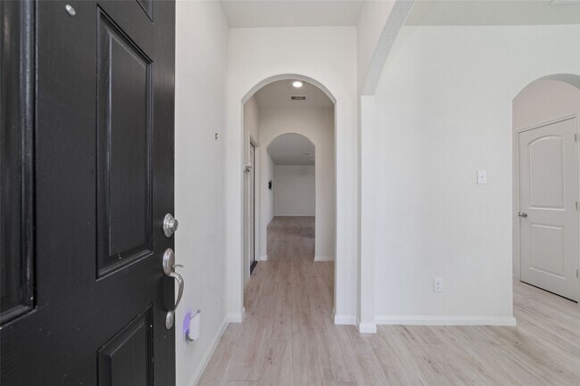 Building Photo - 3000 Iron Woods Dr