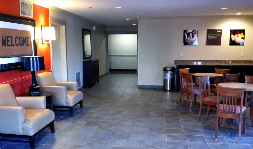 Lobby and Guest Check-in - Furnished Studio - Oklahoma City