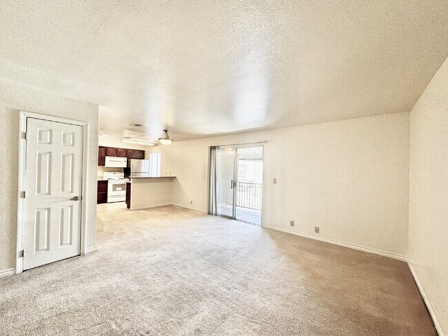 Building Photo - Lovely 2 Bed, 2 Bath Upstairs Condo for Rent in Guard Gated Community!
