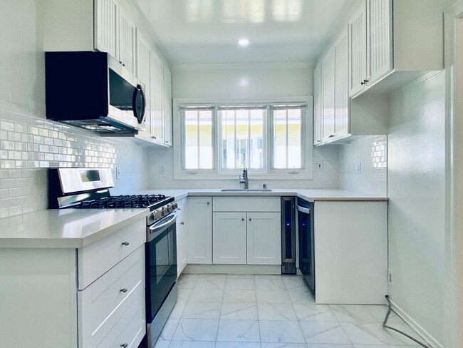 Building Photo - 9016 1/2 Rangely Ave