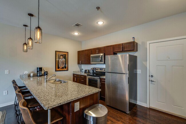 Building Photo - Chic East Nashville Two Bedroom Loft