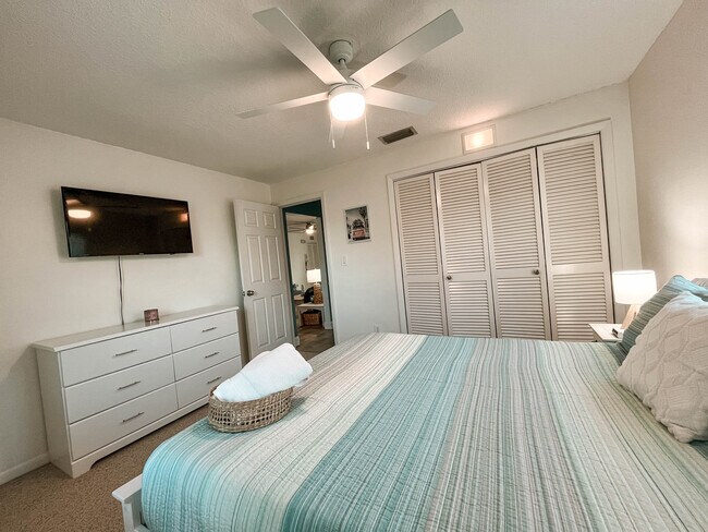 Building Photo - 532 Roosevelt Ave