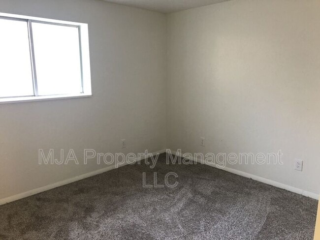 Building Photo - 4936 S La Brea St