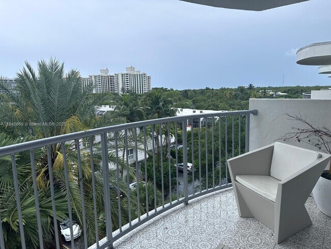 Building Photo - 210 Seaview Dr