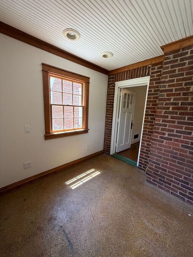 Building Photo - T.R. Lawing Realty Property