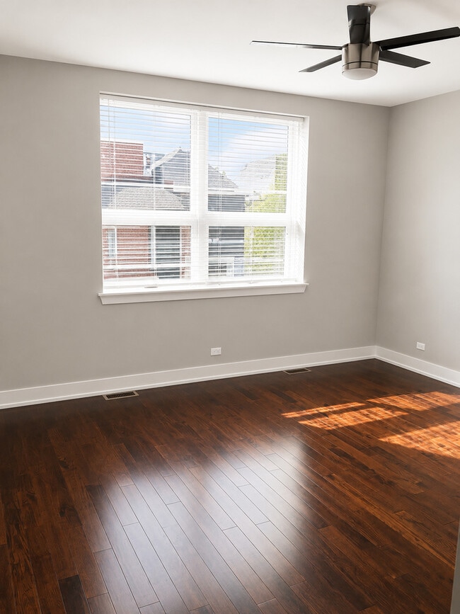 Building Photo - 6115 N Elston Ave