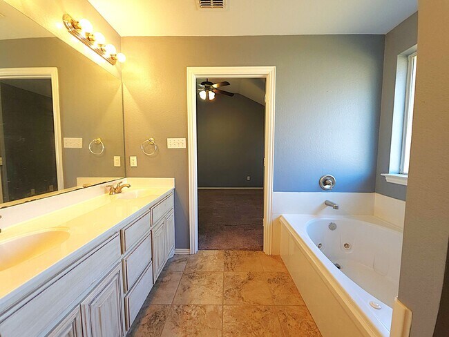 Building Photo - 3323 Mugsy Dr