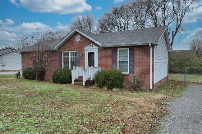 Building Photo - Car-free convenience! Modern 3 Bed Home Minutes from Downtown Gallatin