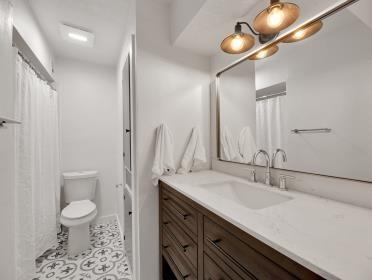 Building Photo - 3809 N Braeswood Blvd