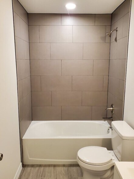 Building Photo - Coming Soon Newer 3x2 Duplex Unit