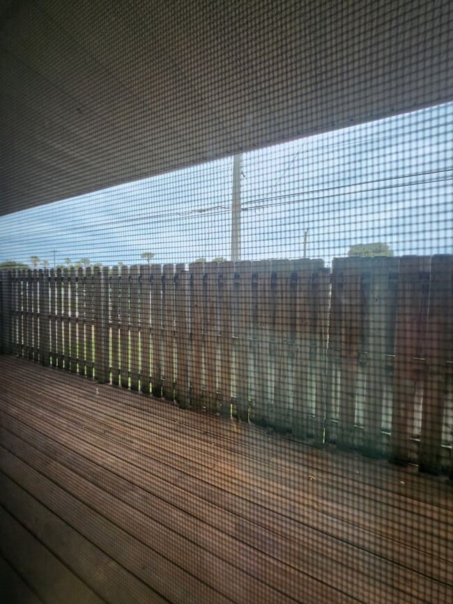 Building Photo - 3 BEDROOM 2 BATH HOME ACROSS FROM BEACH !!!