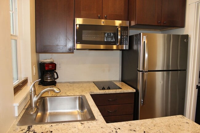 Building Photo - Furnished Studio Near Old Mill - Utilities Included