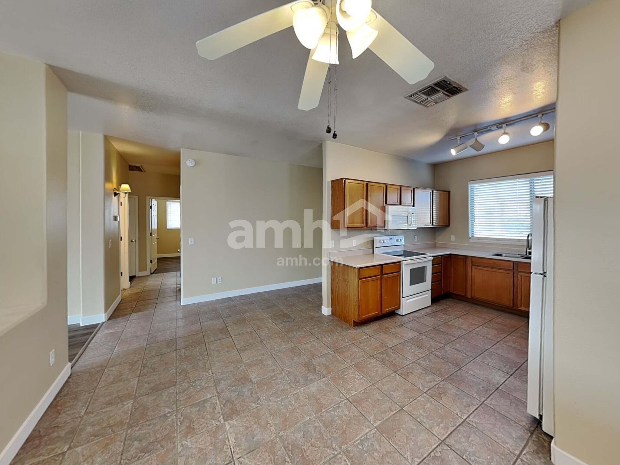 Building Photo - 13571 W Post Dr