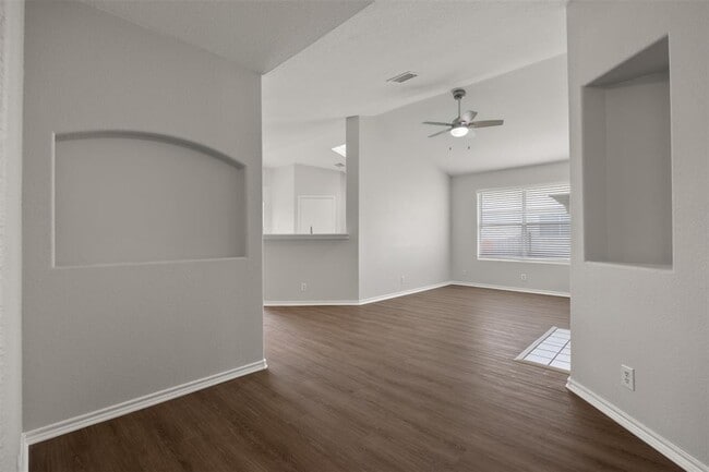 Building Photo - 16702 Shipshaw River Dr