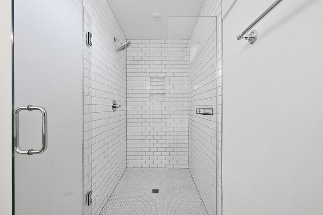 Building Photo - 700 James Ave