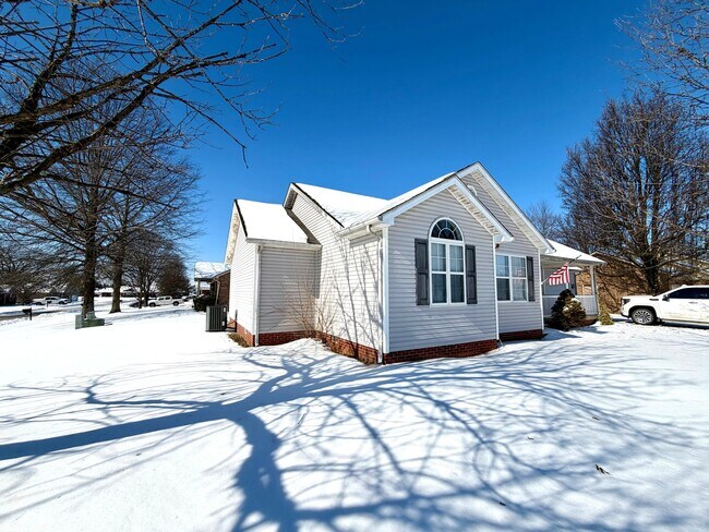 Building Photo - 100 Fairway Hill