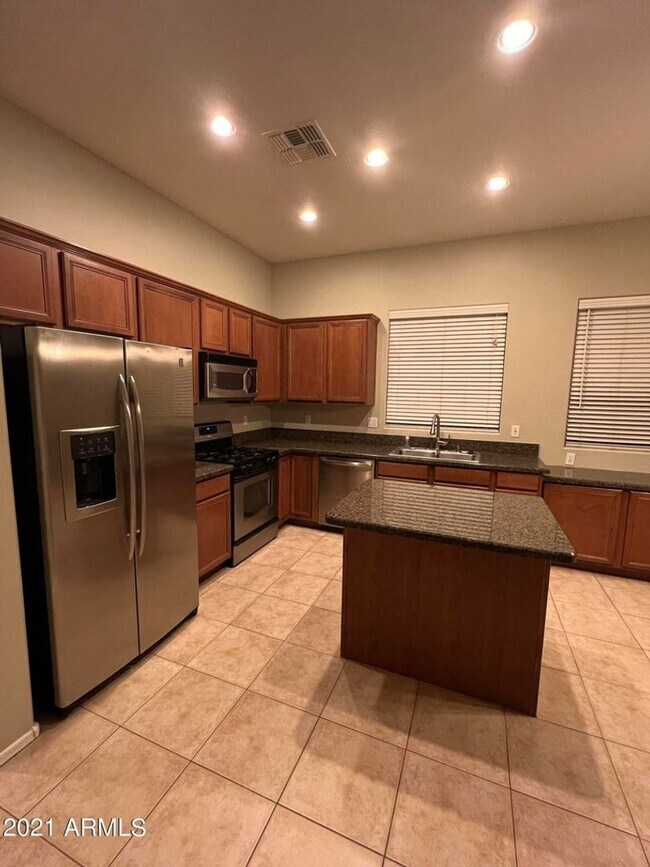 Building Photo - Beautiful 4 bedroom/ 2bath all on one story.