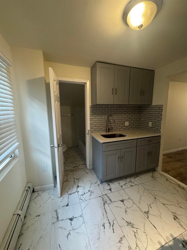 Building Photo - 386 Kennedy Dr