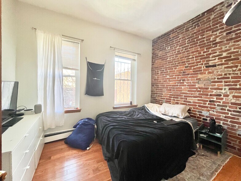 Building Photo - 71 Windsor St