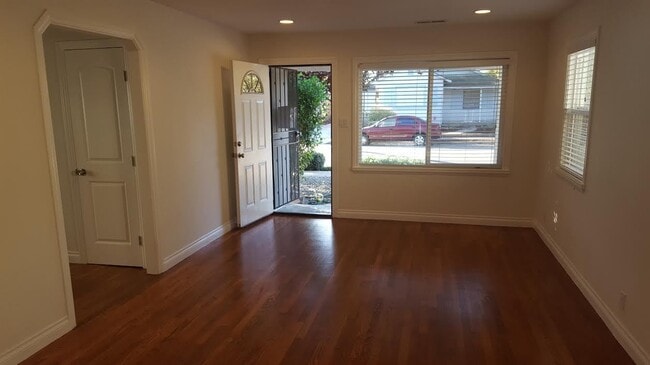 Building Photo - Updated Duplex Unit in West San Jose!