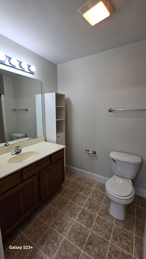 Building Photo - 3030 E Stillwater Landing