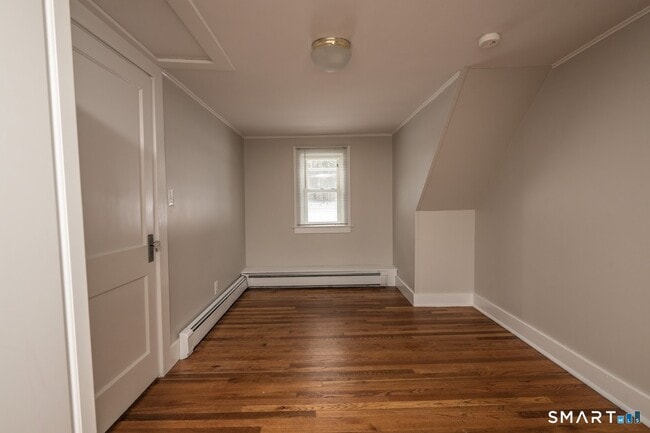 Building Photo - 426 Main St