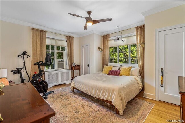Building Photo - 38-30 Douglaston Pkwy