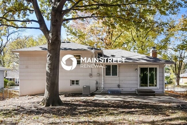 Building Photo - 3 Bedroom Pet-Friendly Home in Kansas City, MO with Main Street Renewal
