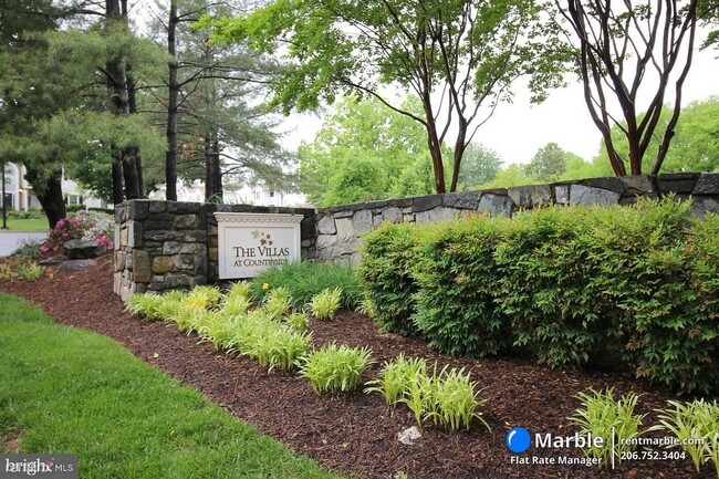 Building Photo - 2 br, 1 bath Condo - 120 Westwick Ct Unit 4