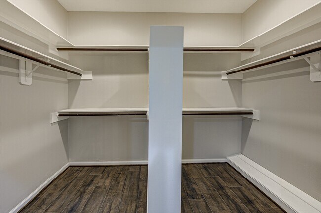 Building Photo - 3422 Mesquite Dr