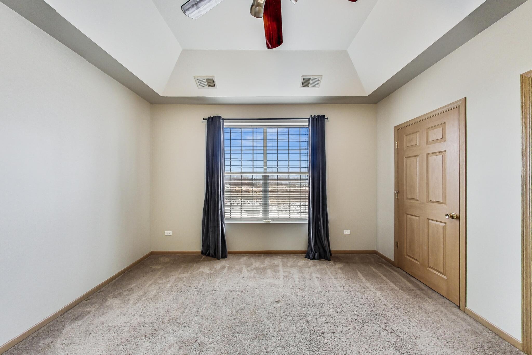 Building Photo - 16600 Liberty Cir