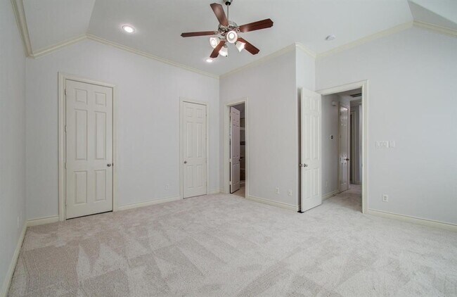 Building Photo - 1414 Sabine St