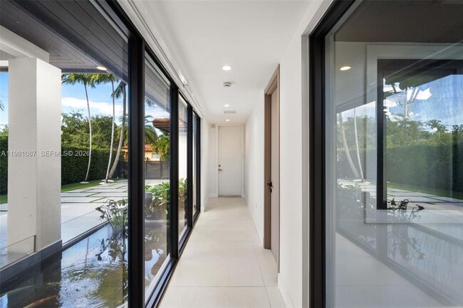 Building Photo - 710 S Shore Dr